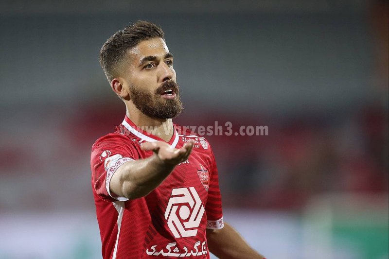 فریادهای کرکننده فرجی بر سر کمک داور مسابقه (عکس)