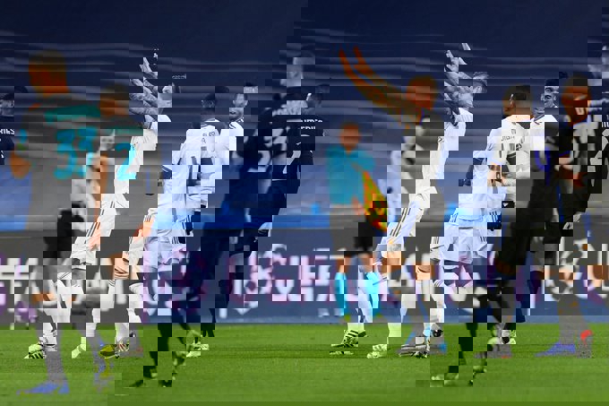 1671882