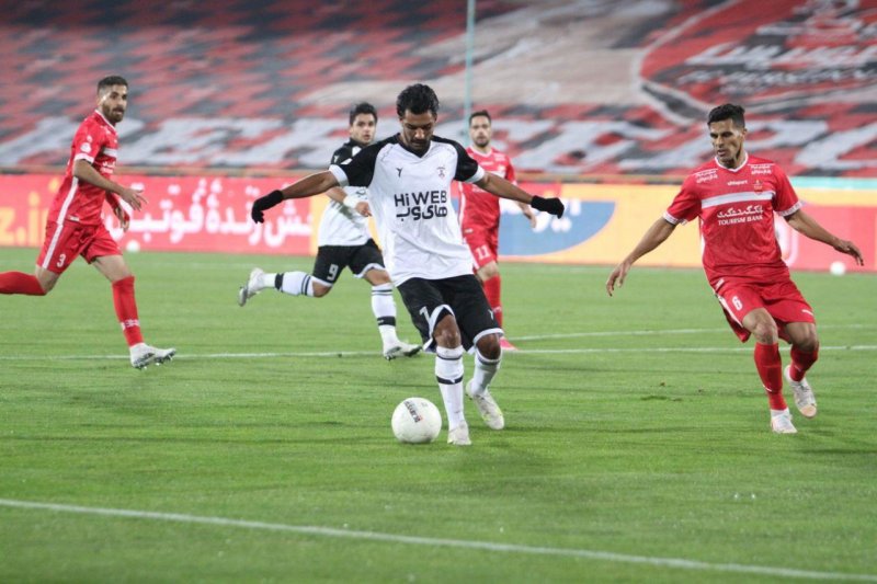 گلزن هوادار  اعتراف به گل مارادونایی را پس گرفت