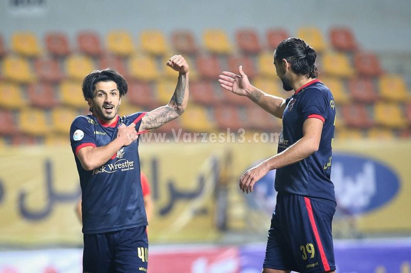 نجفی: روی بازویم فرشتهای خانه دارد