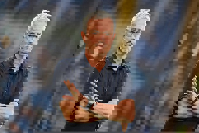 1673404