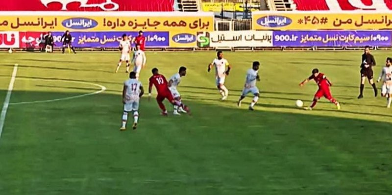 اشتباه آشکار داوری؛ گل تراکتور سوخت(عکس)