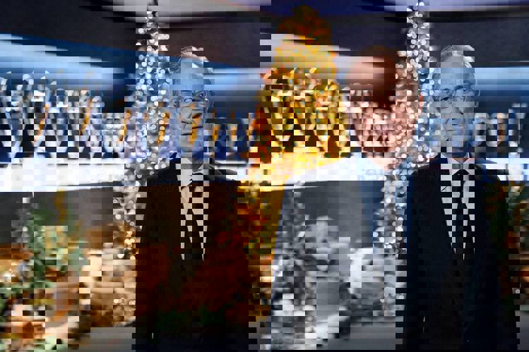 1676748