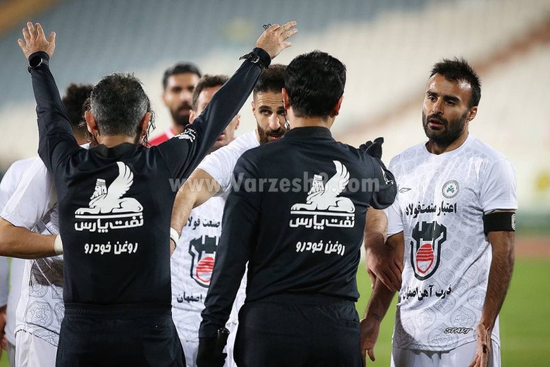 توضیح هافبک ذوب آهن درباره عجیب‌ترین اخراج لیگ برتر