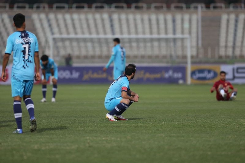 پیکانیها، گل کاپیتان را پرپر کردند(عکس)