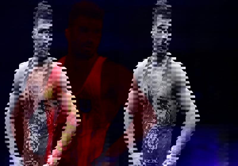 دیدار دبیر با کشتی‌گیر ایرانی تیم ملی صربستان