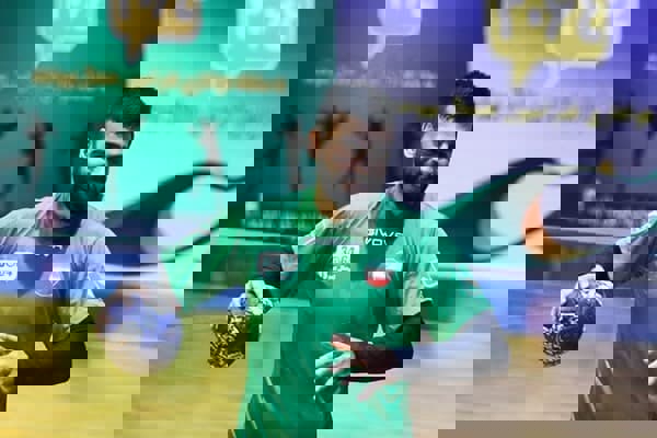 ستاره سرشناس هندبال نیامده رفت!