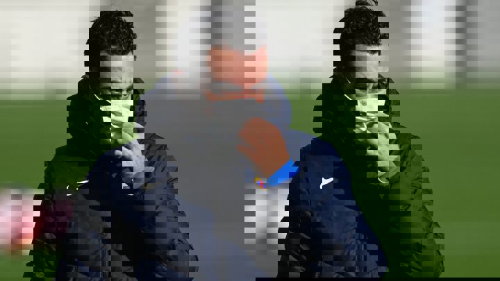 تاکید ژاوی؛ تمدید با این بازیکن در اولویت قرار بگیرد 