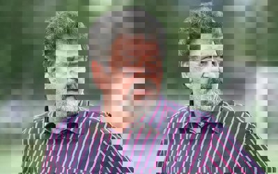 ریش سفید فوتبال هستم و نکونام را نصیحت میکنم