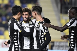 قلی‌زاده جلوتر از حسین‌زاده بازی می‌کند