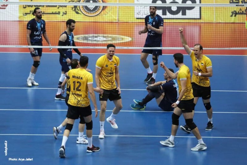 سرمربی تیمملی میزبان صدرنشین لیگ والیبال