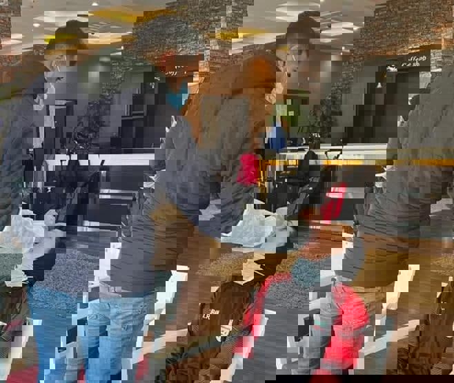 1683261