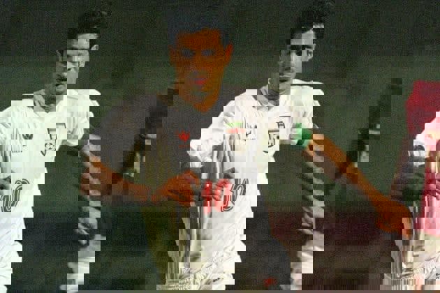 علی دایی گلر ازبکستان را به بیمارستان فرستاد!