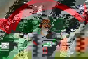 اسکوچیچ پرچم را از دست این بازیکن نگرفت (عکس) 