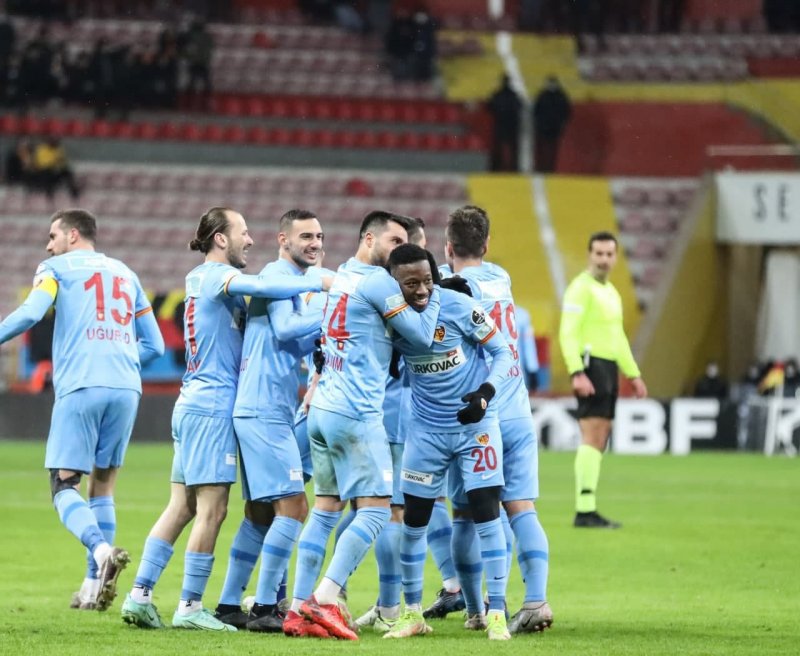 برد پُر گل یاران حسینی در بازی جذاب