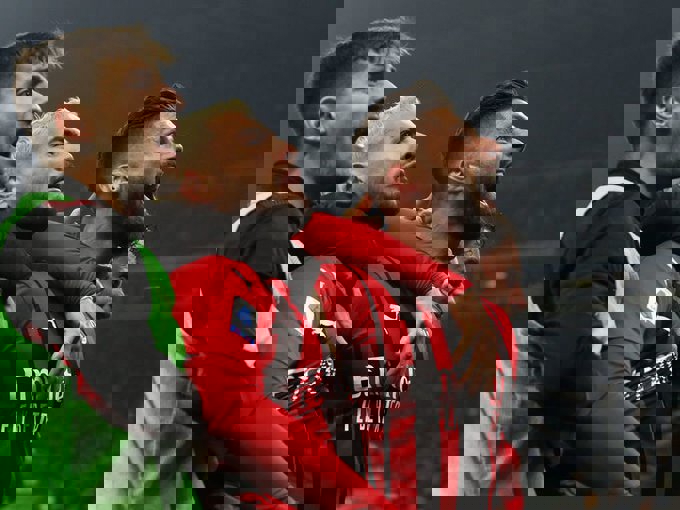 1688983