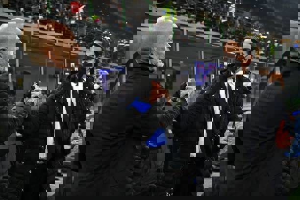 1688999
