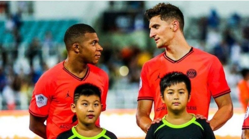 امباپه را به هالند ترجیح میدهم، او نابغه است