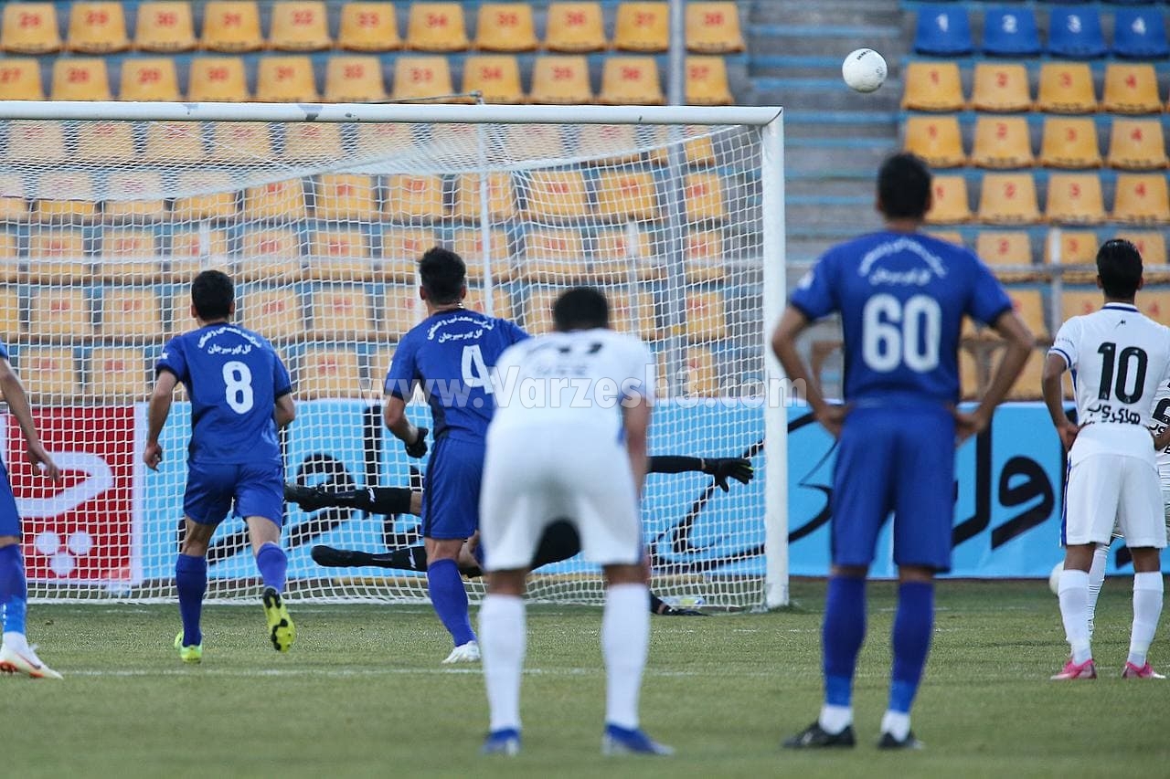 گلگهر و استقلال