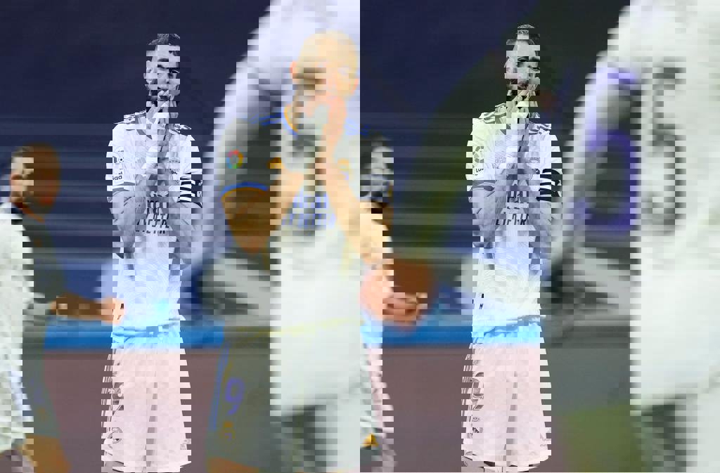 1692823