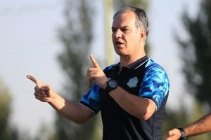 بخشیزاده: کمک داور بازی پرسپولیس را ۶ماه محروم کنید