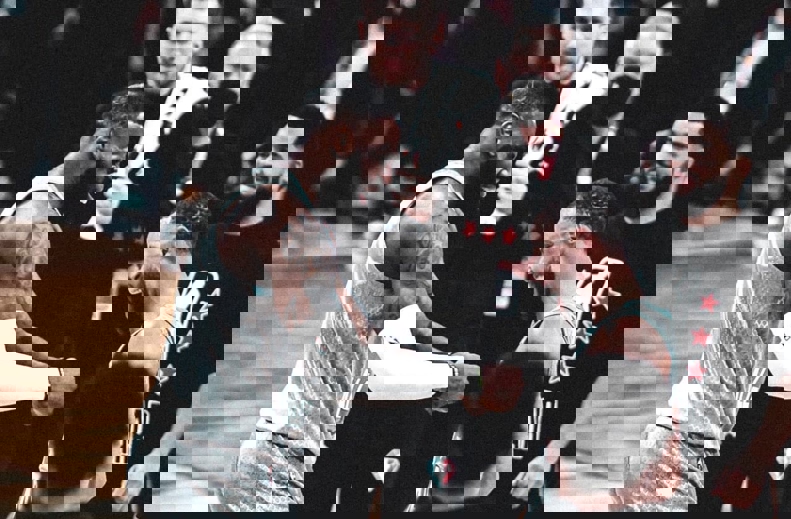1693303
