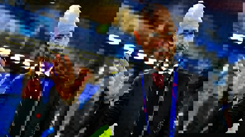 1693382