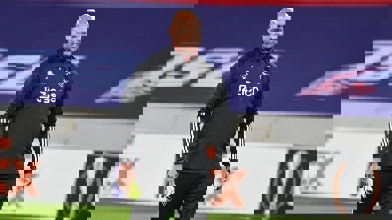 1693577