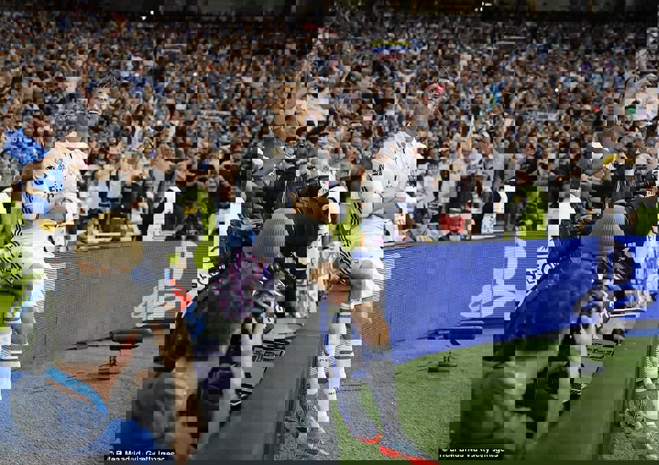 1693769