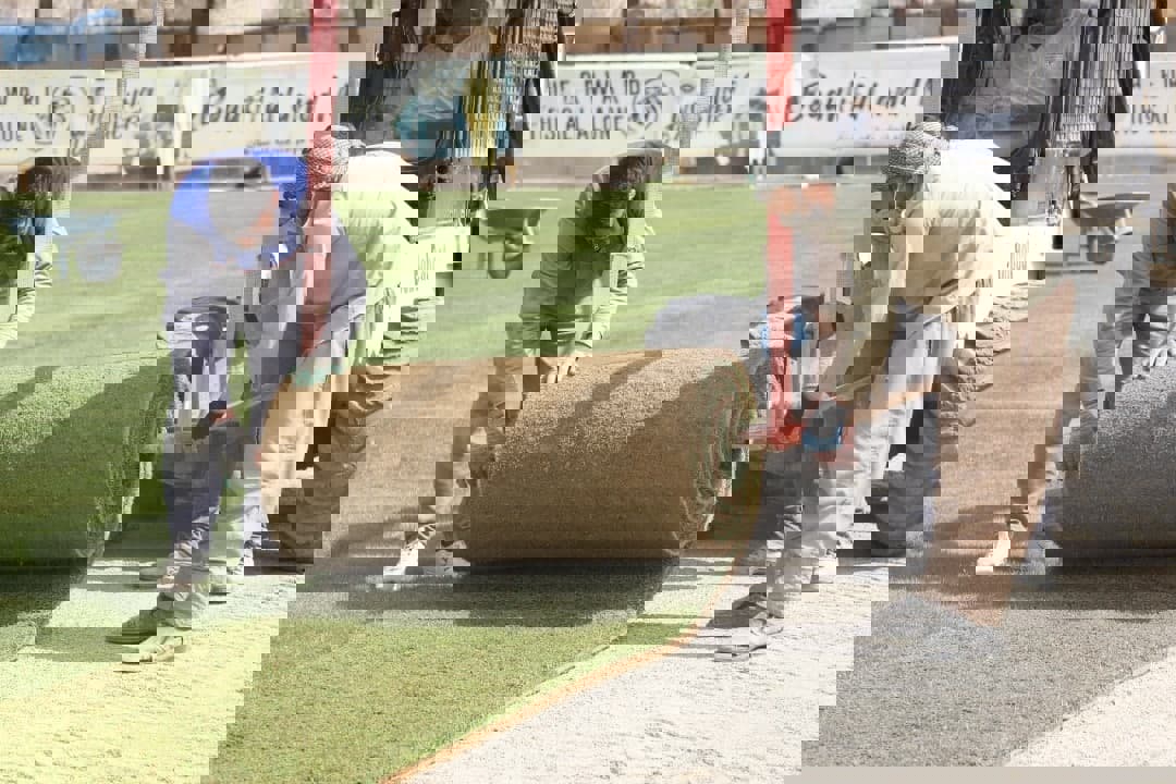 1695683