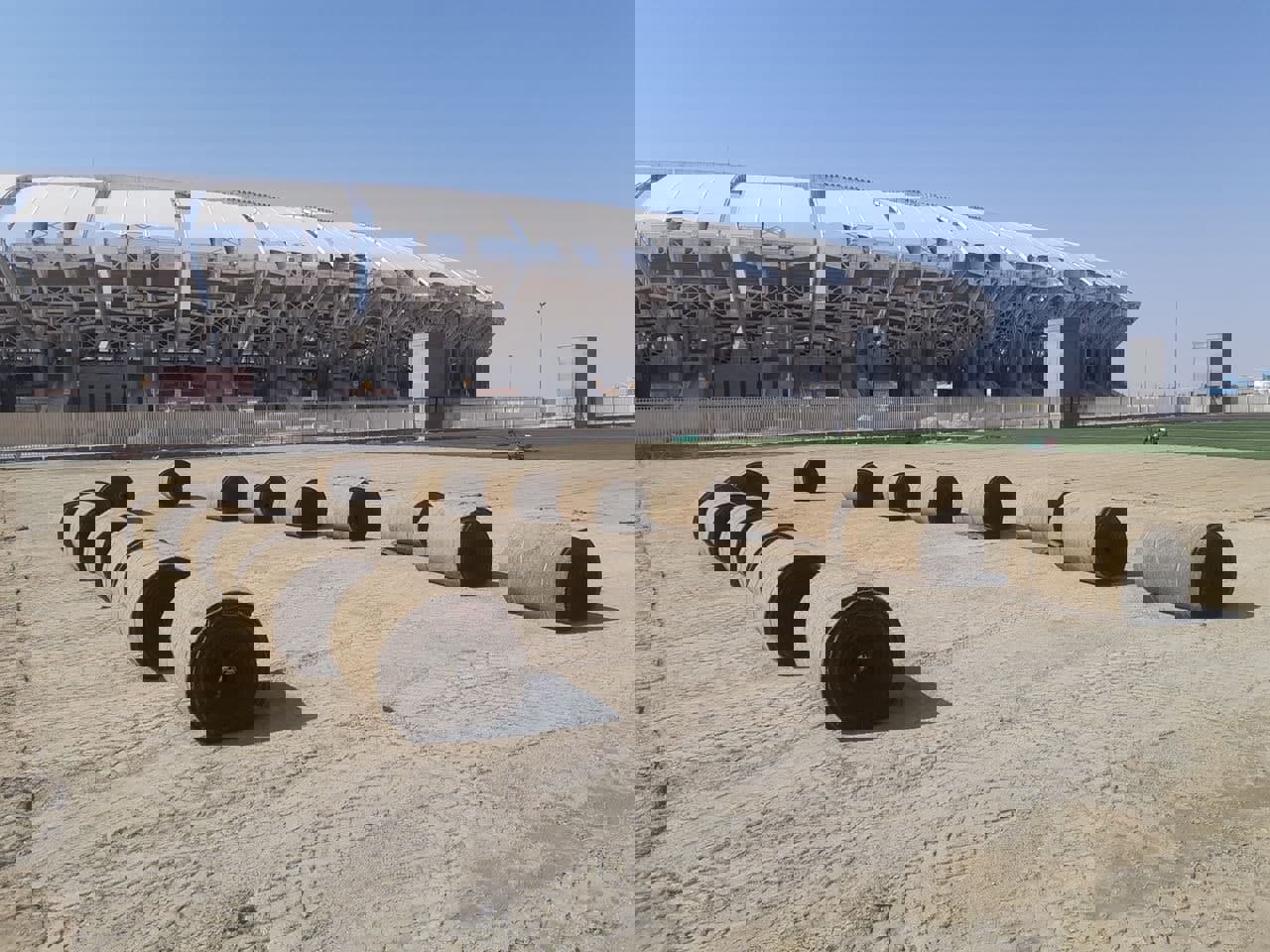 1695691