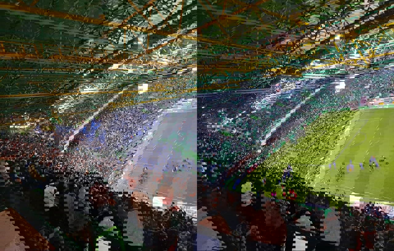 1695772
