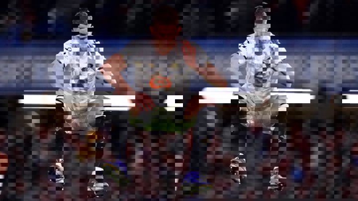 1695836