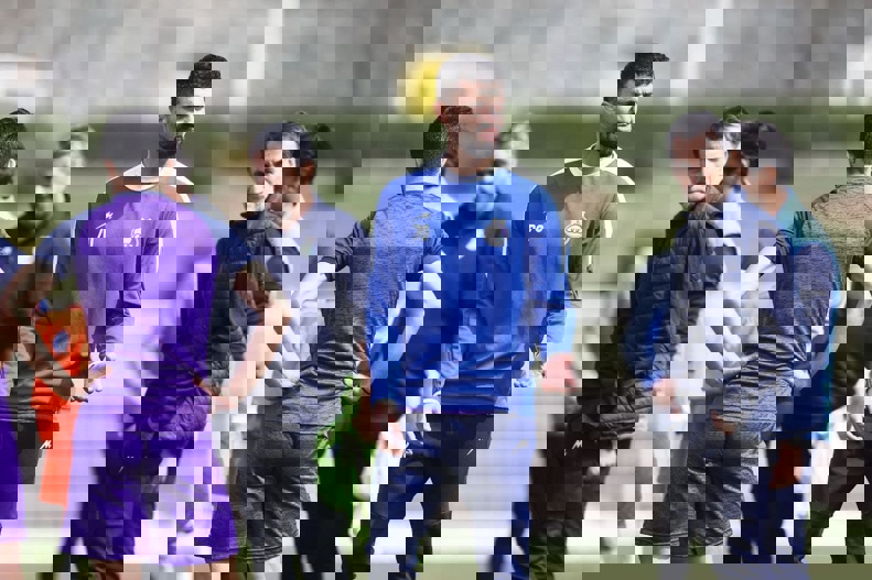 1695922