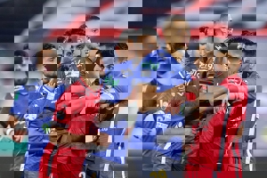 استقلال 167 میلیون برگه سهم فروخت، پرسپولیس 162