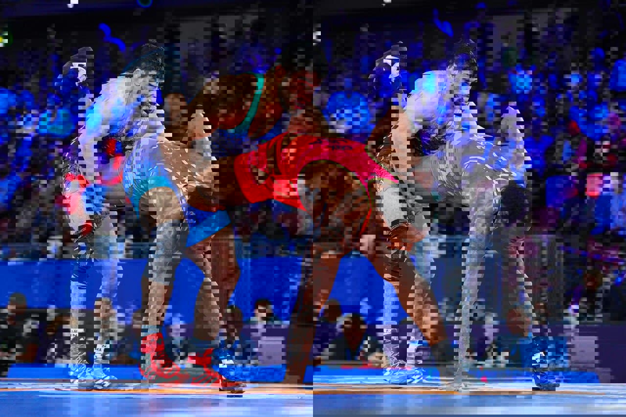 1696116