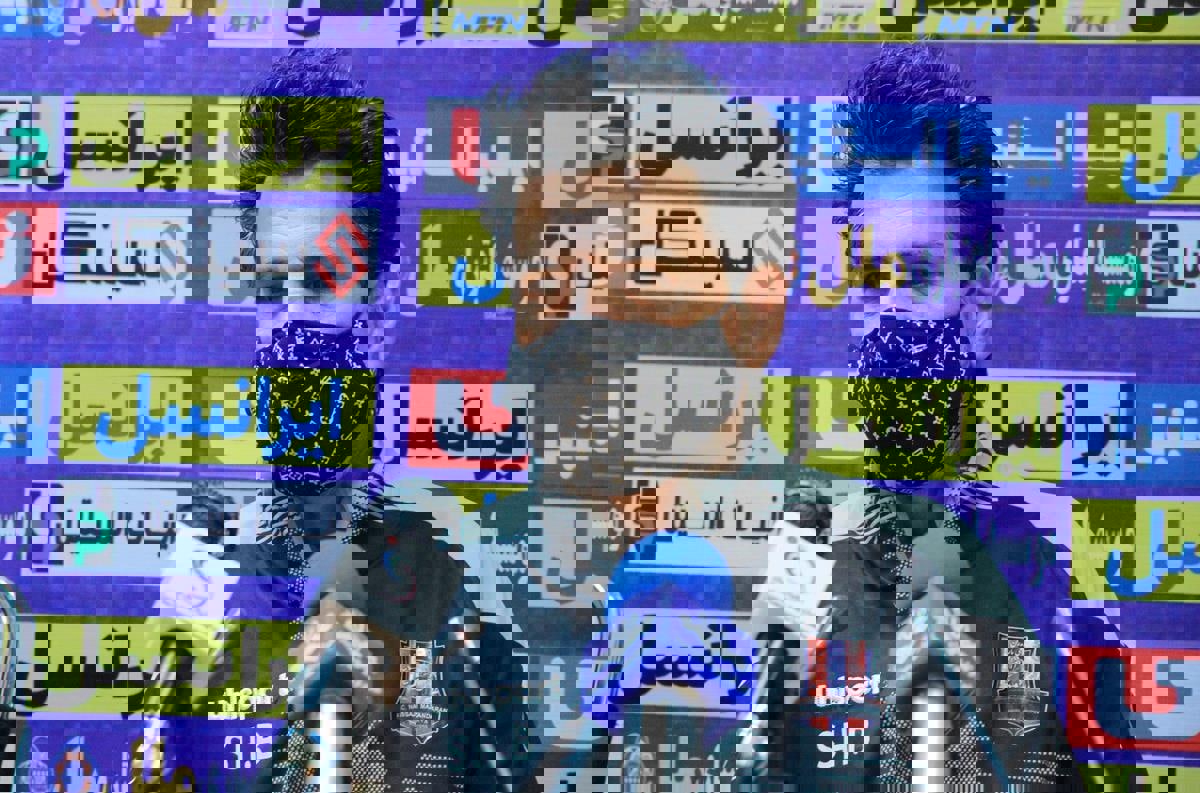1696139