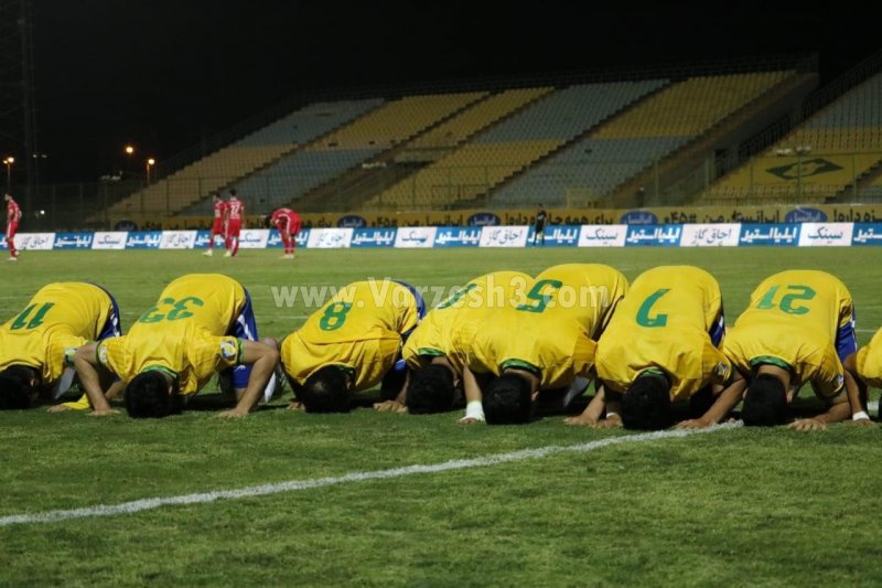 کار سخت مهاجمان استقلال برابر مدافعین آبادانی