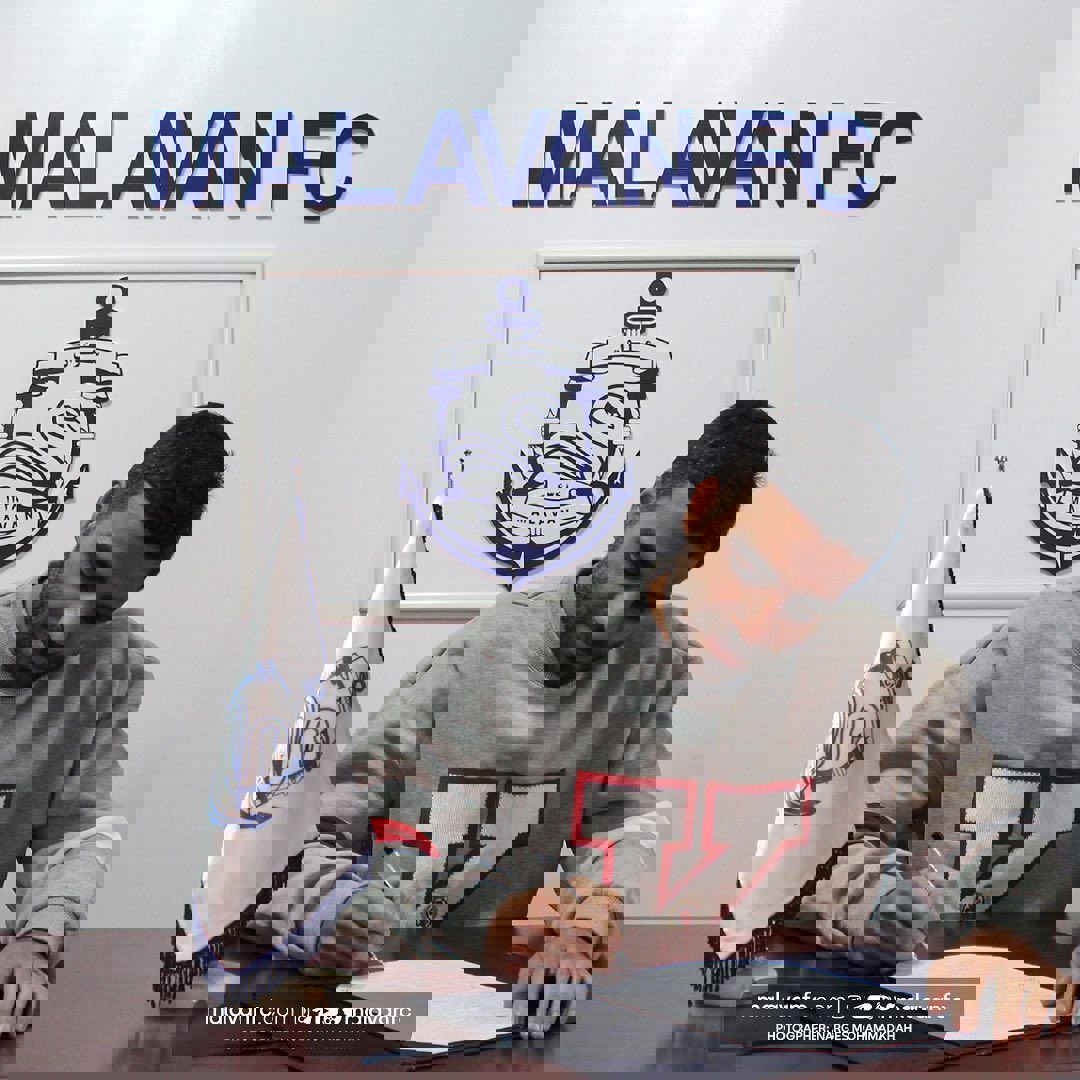 1696892