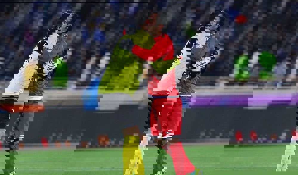 1696912