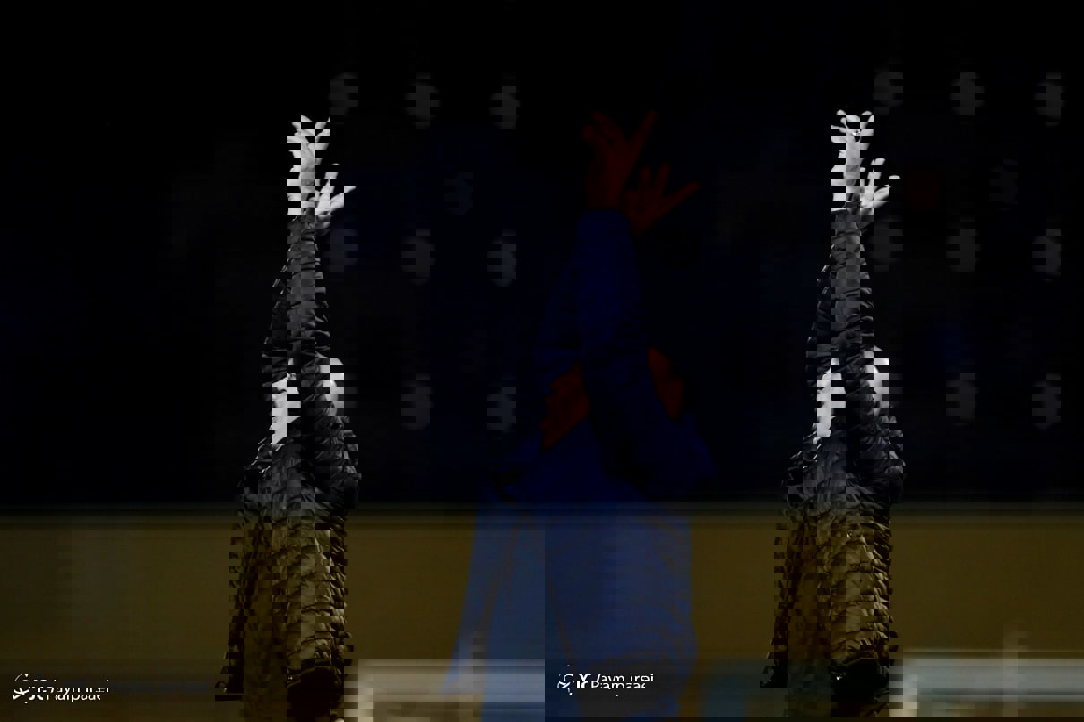 1696905