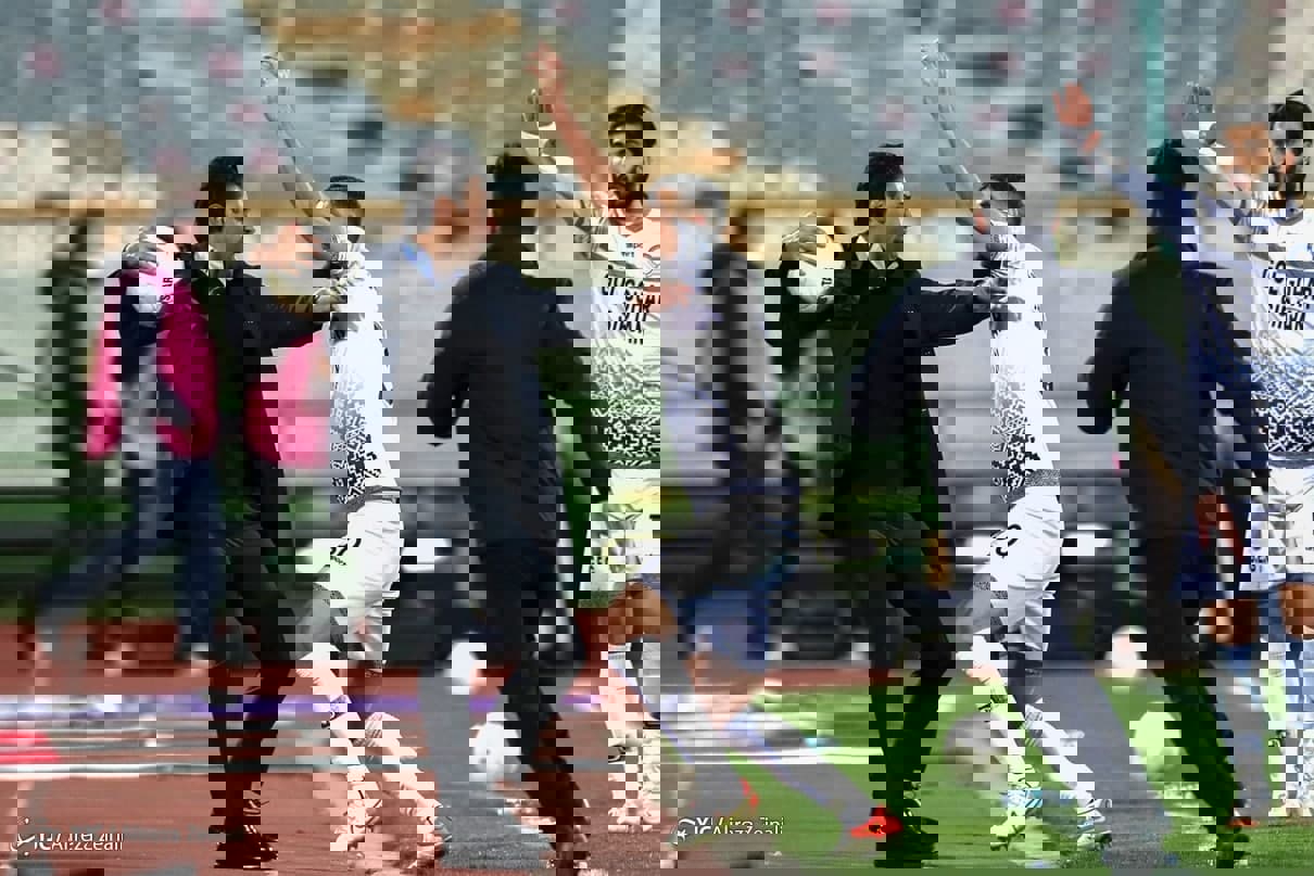 1696971