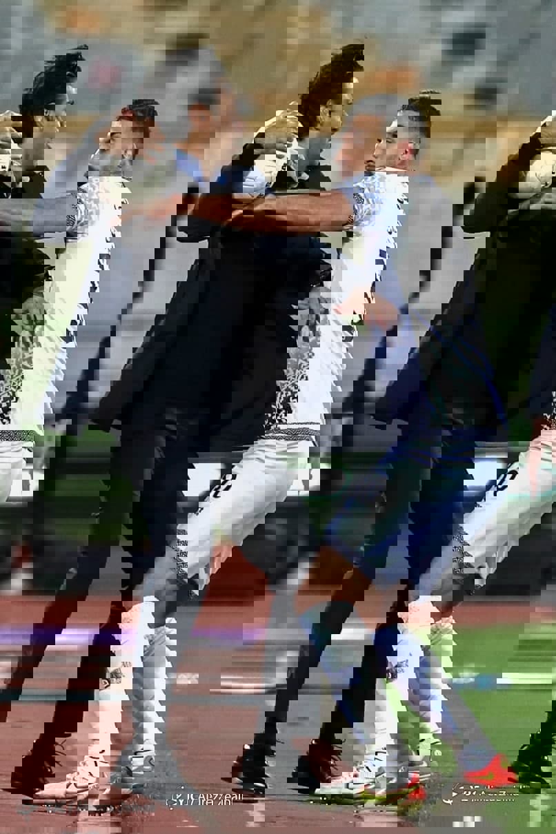 1696972
