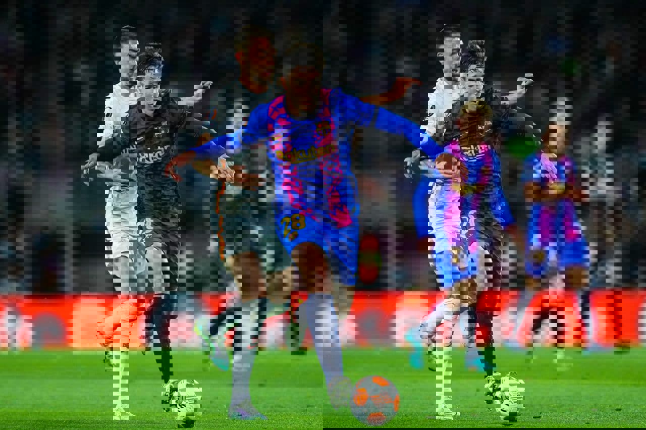 1697653
