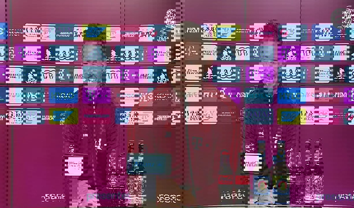 1697736