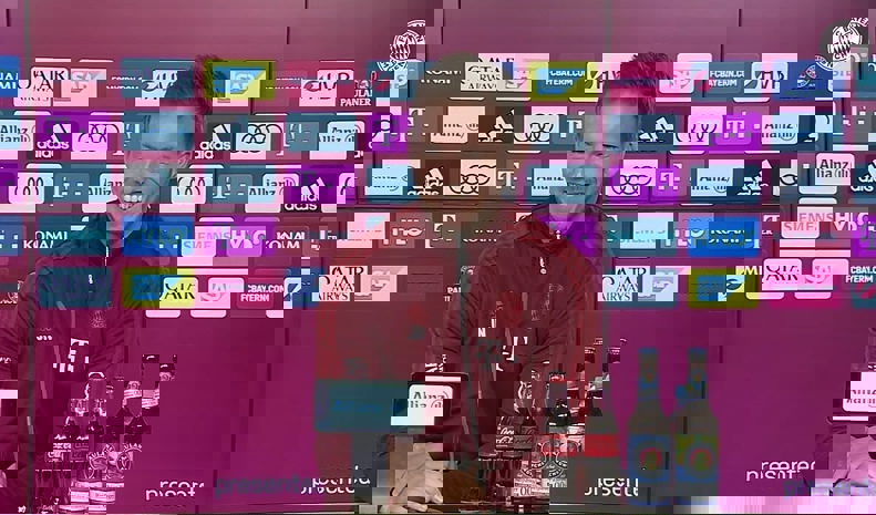 1697736