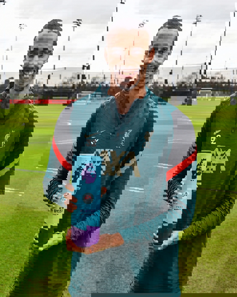 1697739