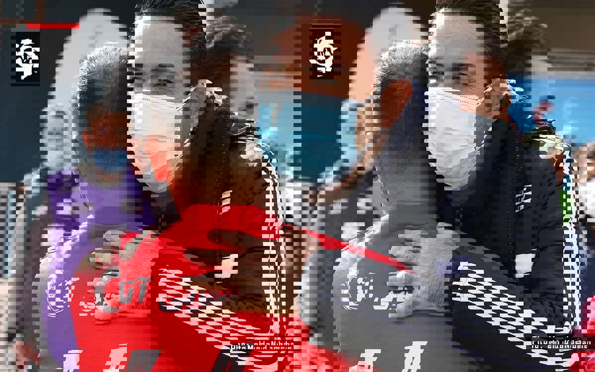 1697989