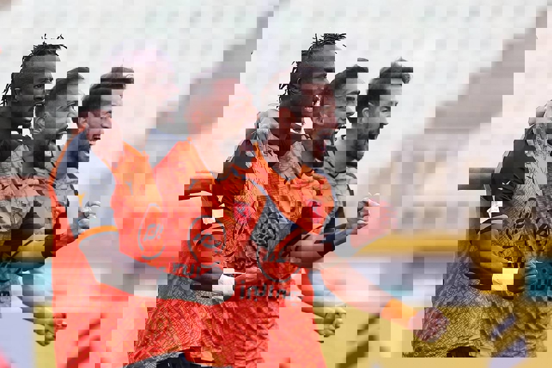 1698195