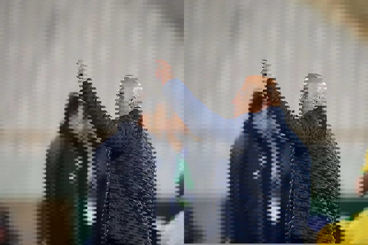 1698273